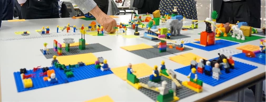 En serio, juguemos con LEGO®para transformar las Organizaciones 0
